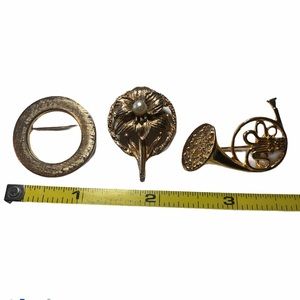 Vintage Style Goldtone Brooch Flower Bundle Lot